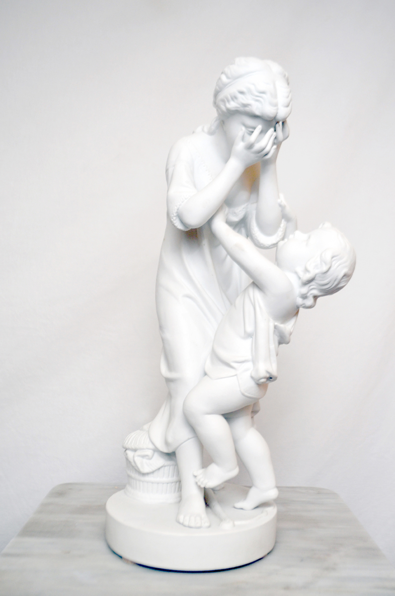 ESCULTURA DE PORCELANA BISCUIT